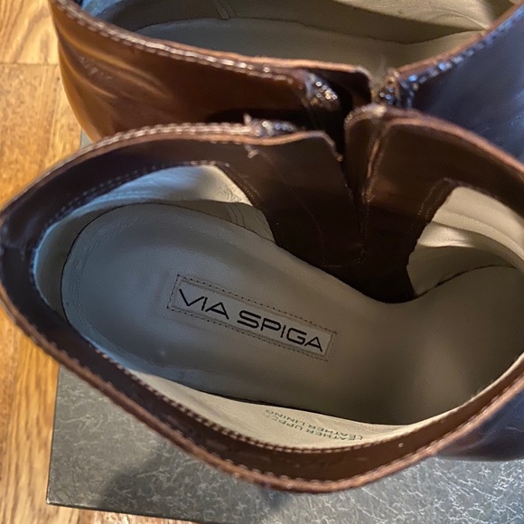 Brown Via Spiga Booties - Picture 4 of 9